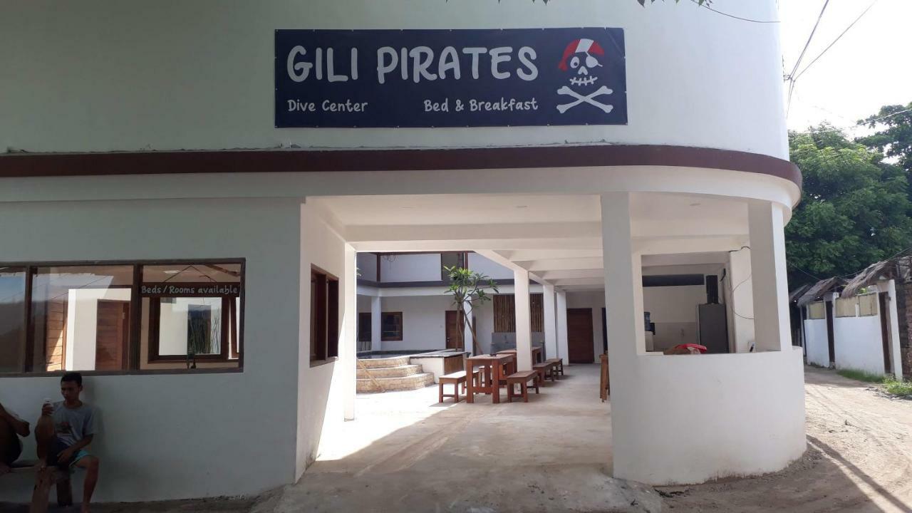Gili Pirates Hostel Quần đảo Gili Ngoại thất bức ảnh