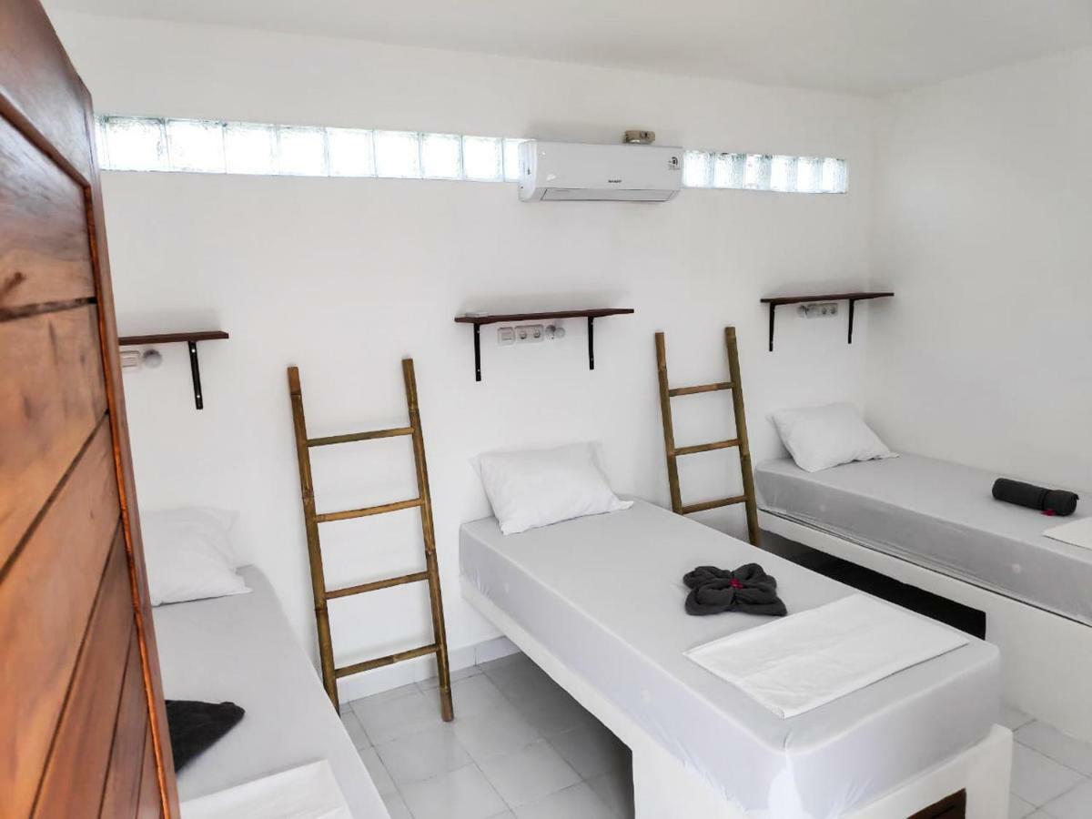 Gili Pirates Dive & Bnb Quần đảo Gili Ngoại thất bức ảnh