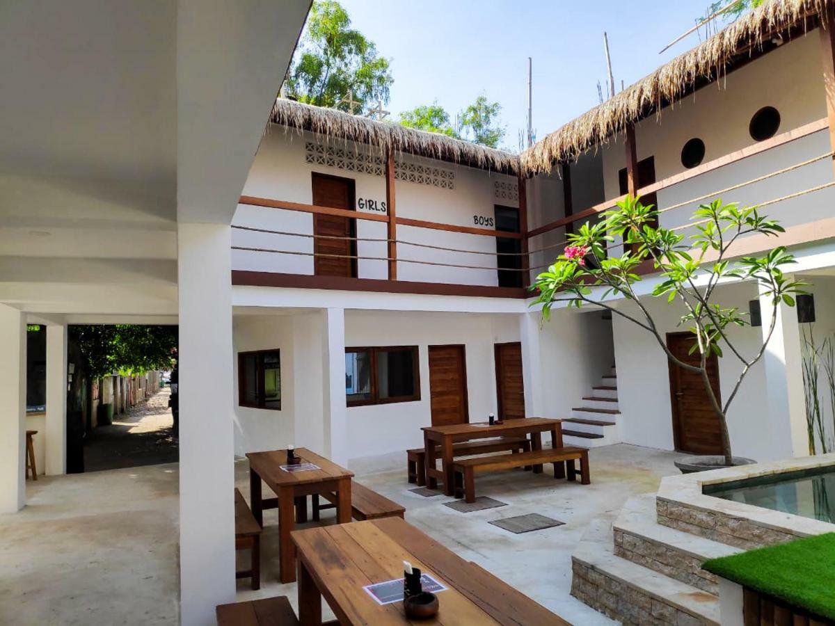 Gili Pirates Dive & Bnb Quần đảo Gili Ngoại thất bức ảnh