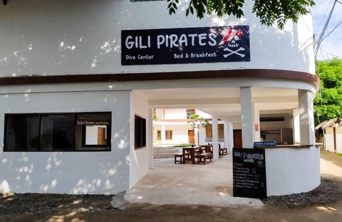 Gili Pirates Hostel Quần đảo Gili Ngoại thất bức ảnh
