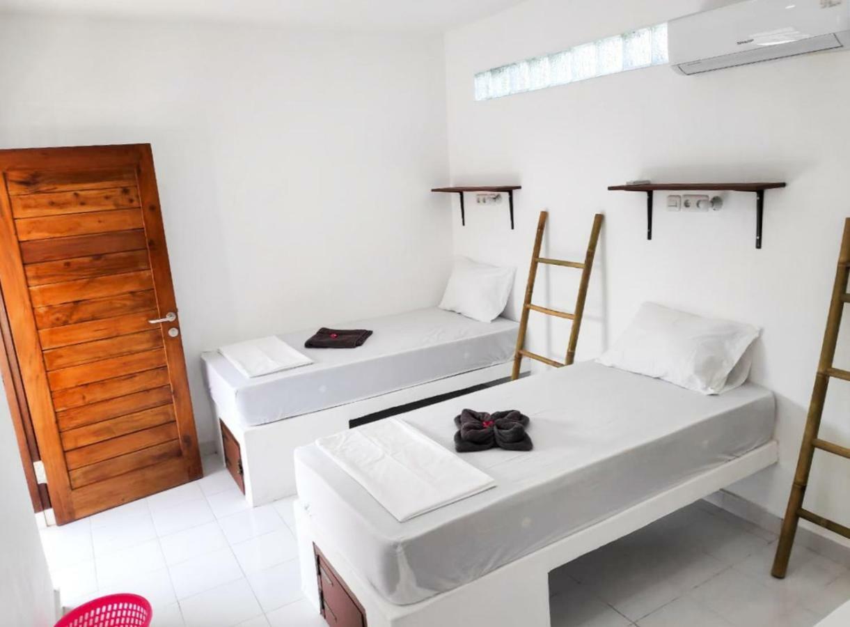 Gili Pirates Dive & Bnb Quần đảo Gili Ngoại thất bức ảnh